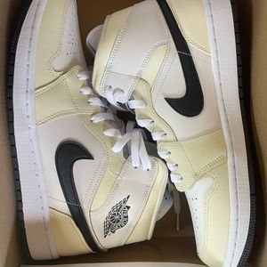 Air Jordan 1s Mid